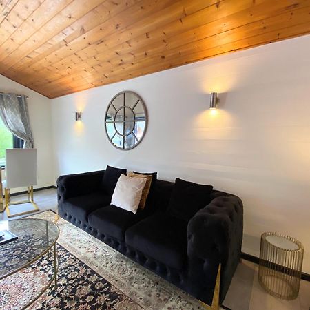 Magpie 2 Hot Tub Huntersmoon-Warminster-Longleat-Wiltshire别墅 外观 照片