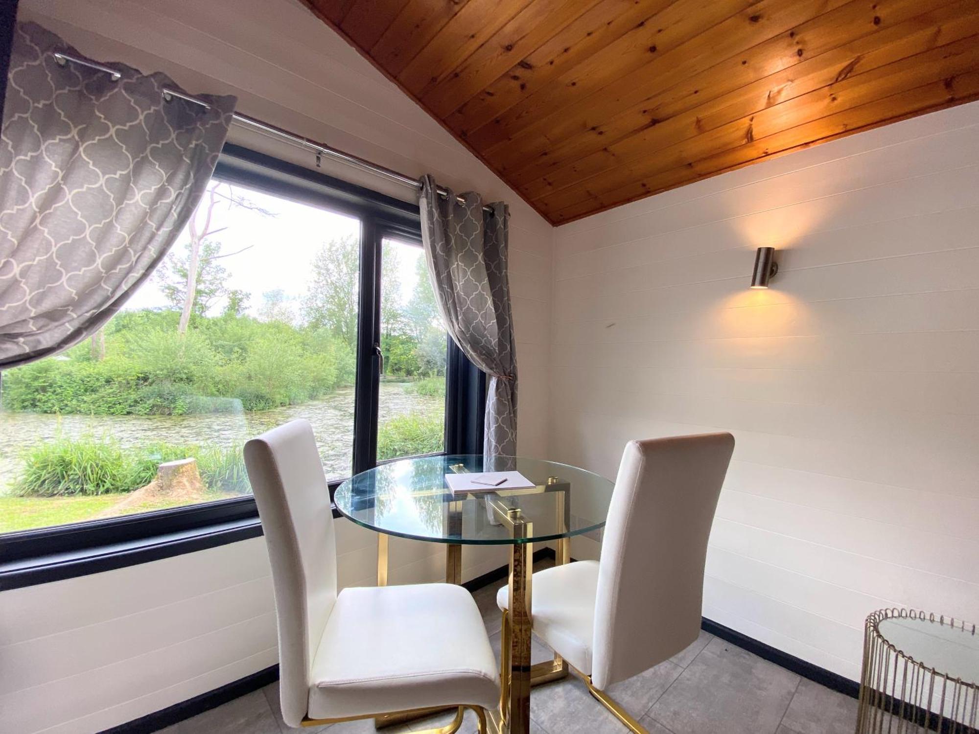 Magpie 2 Hot Tub Huntersmoon-Warminster-Longleat-Wiltshire别墅 外观 照片
